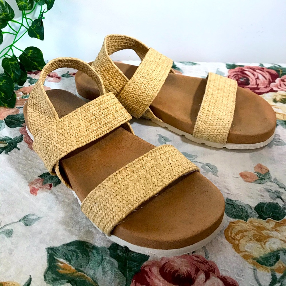 Cliffs by White Mountain sandal in Natural Tan